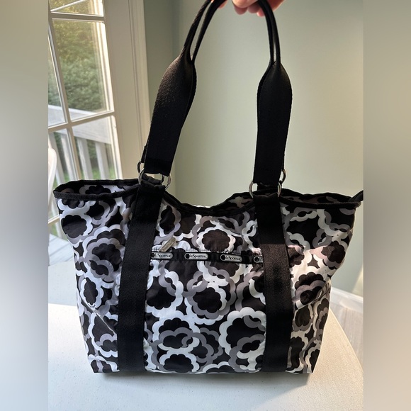 LeSportsac Large Shoulder Bag Purse Double Handles w/Metal Loops Black & White - Picture 1 of 15